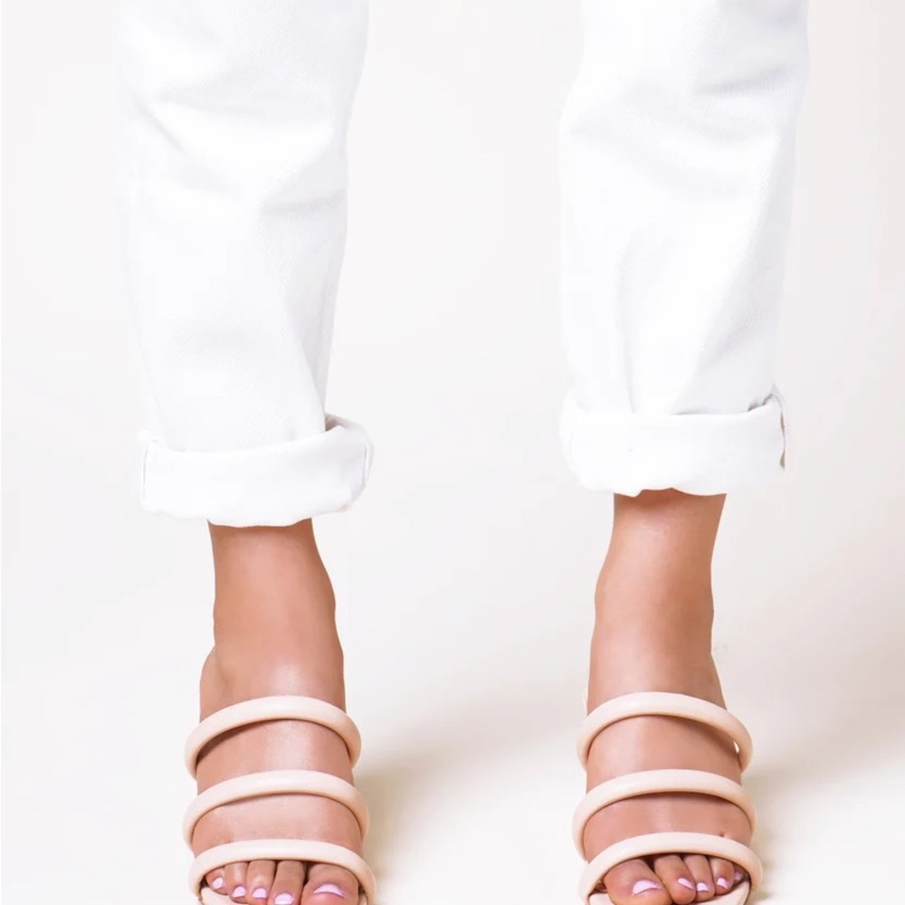 New in Box Charlotte Stone Belle Sandals in Peche - Picture 6 of 6